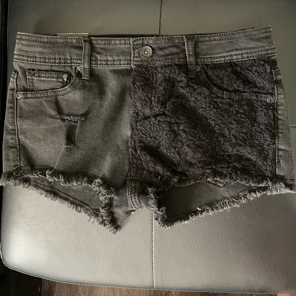 Stylish Black Frayed Women Shorts